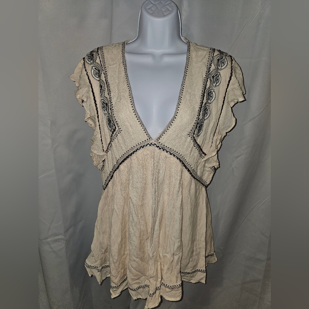 Free People- Boho Embroidered V-Neck Flutter Sleeve Top in Cream - Medium NWT